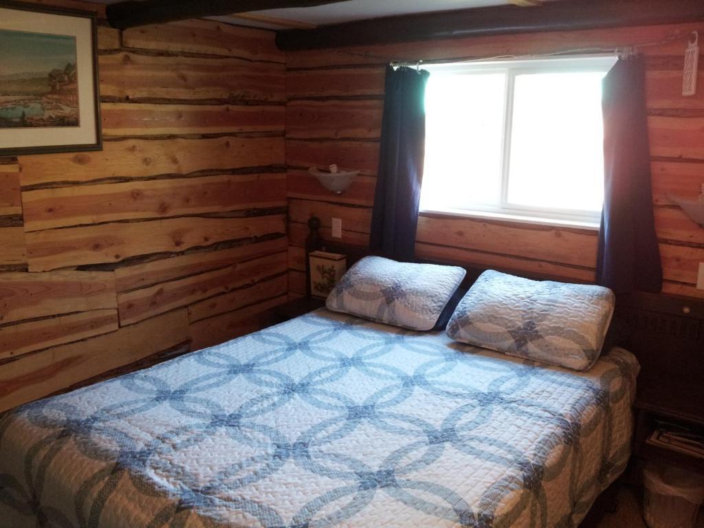 Отель Steamboat Mountain Chalets Spillimacheen Номер фото
