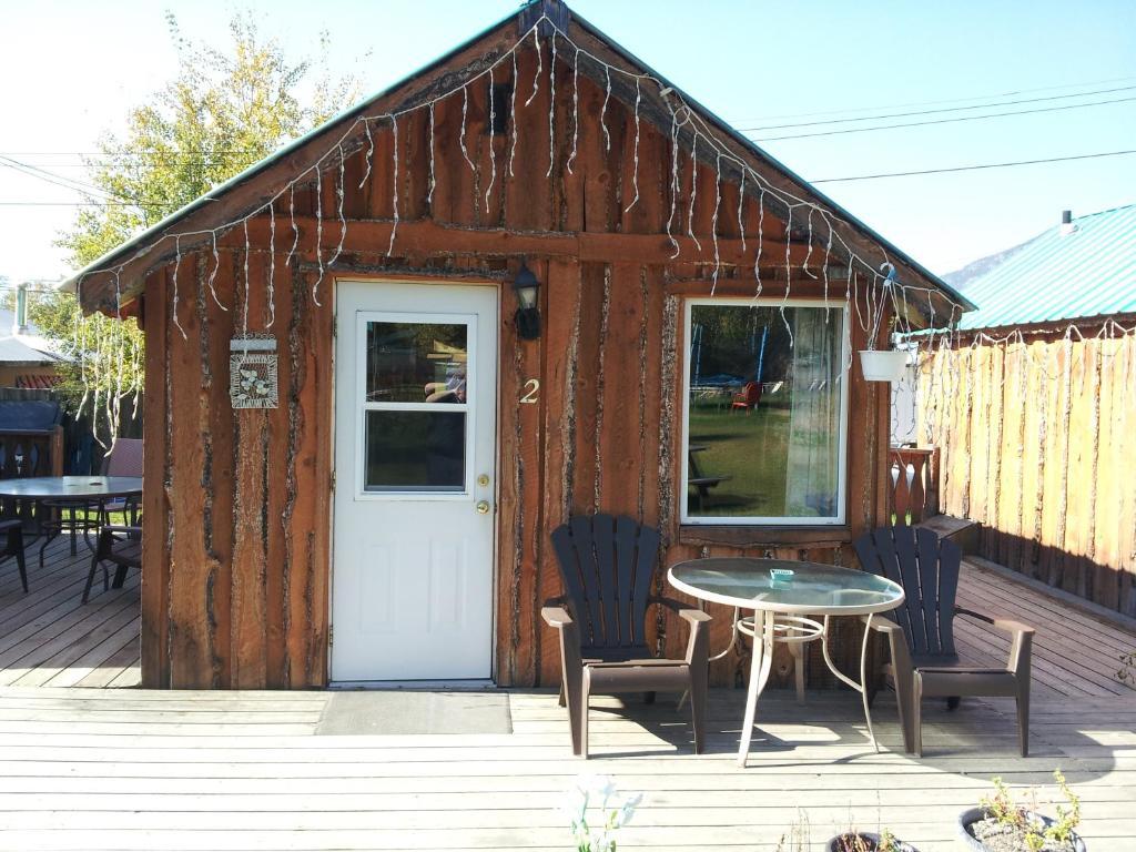 Отель Steamboat Mountain Chalets Spillimacheen Номер фото