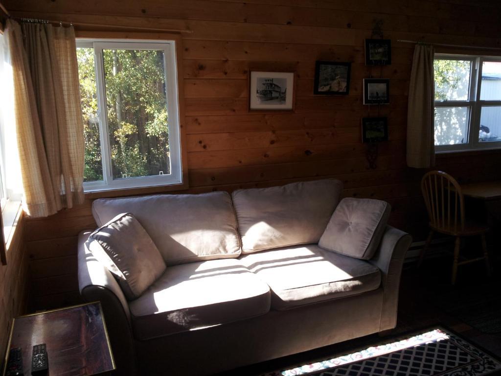 Отель Steamboat Mountain Chalets Spillimacheen Номер фото