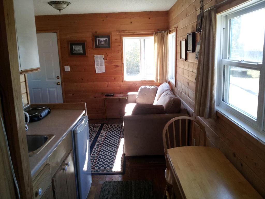 Отель Steamboat Mountain Chalets Spillimacheen Номер фото