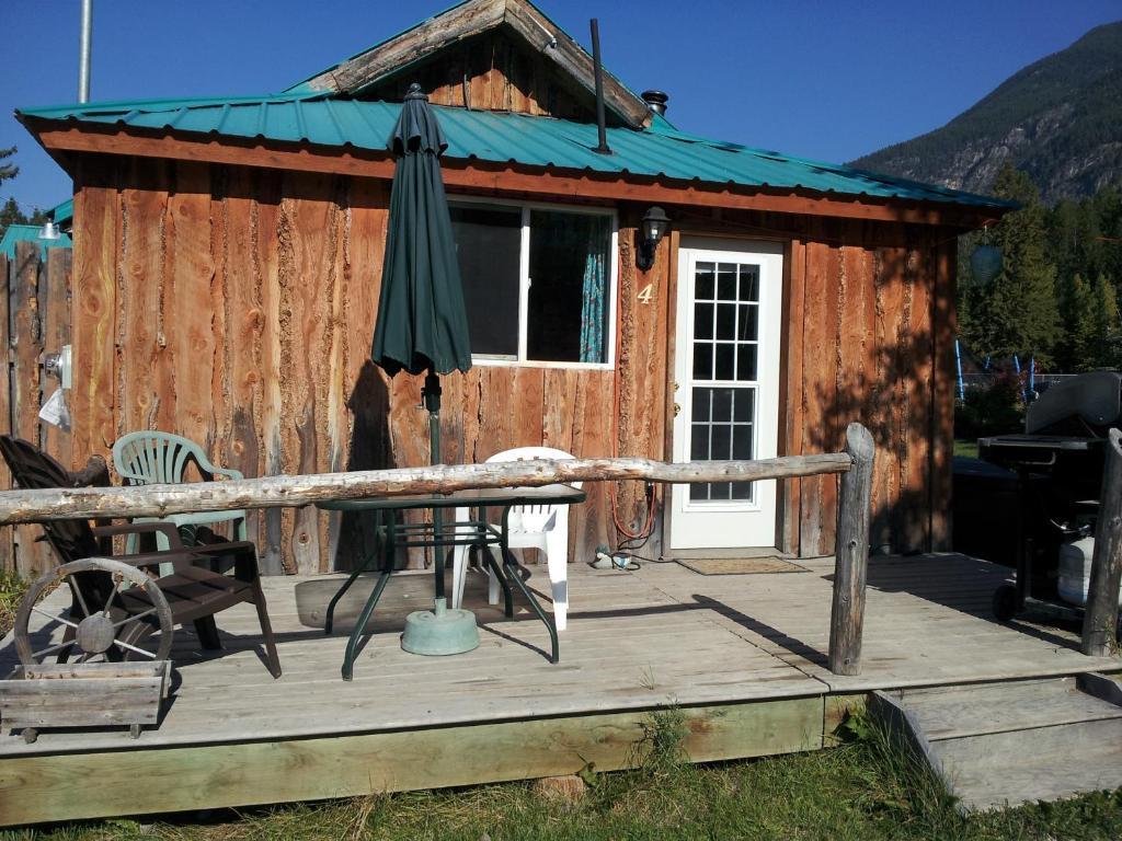 Отель Steamboat Mountain Chalets Spillimacheen Номер фото