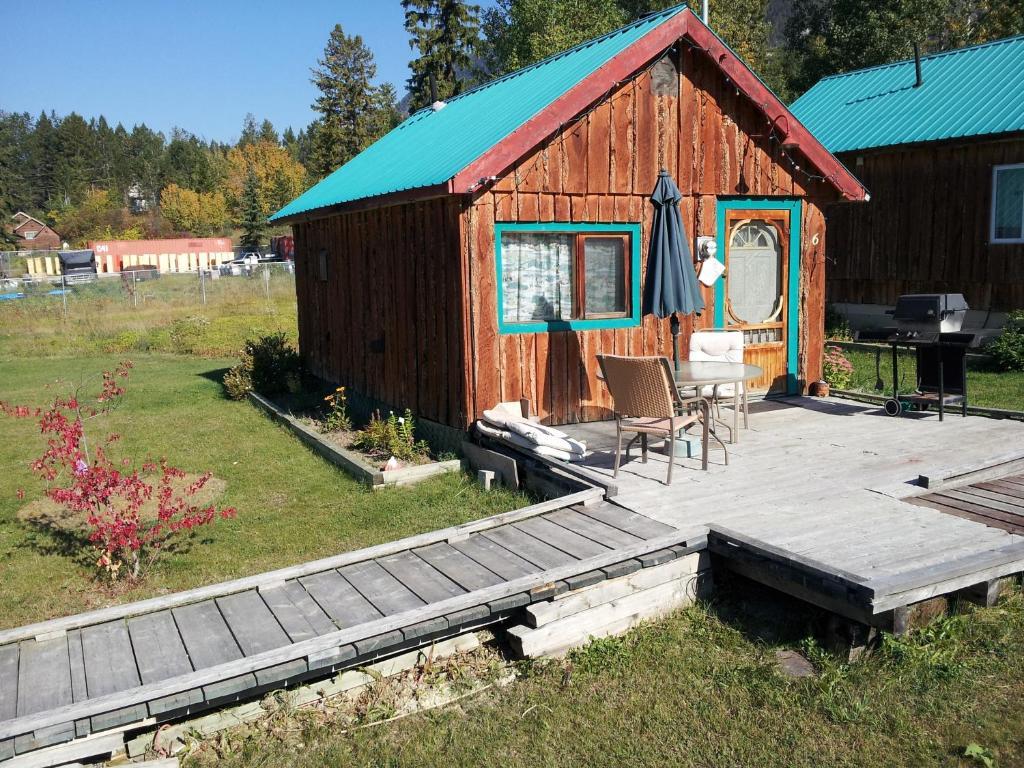Отель Steamboat Mountain Chalets Spillimacheen Номер фото