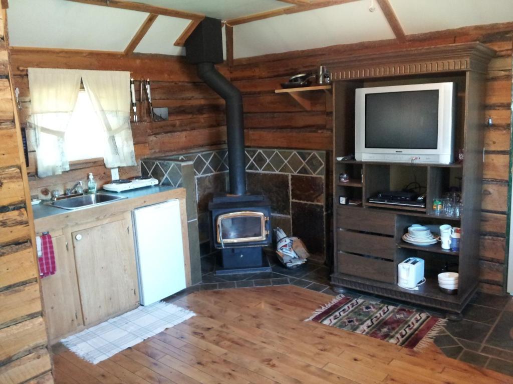 Отель Steamboat Mountain Chalets Spillimacheen Номер фото