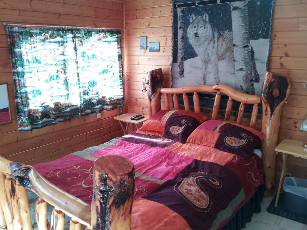 Отель Steamboat Mountain Chalets Spillimacheen Номер фото