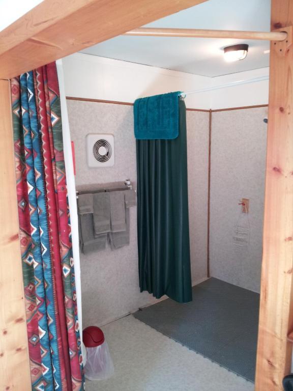 Отель Steamboat Mountain Chalets Spillimacheen Номер фото