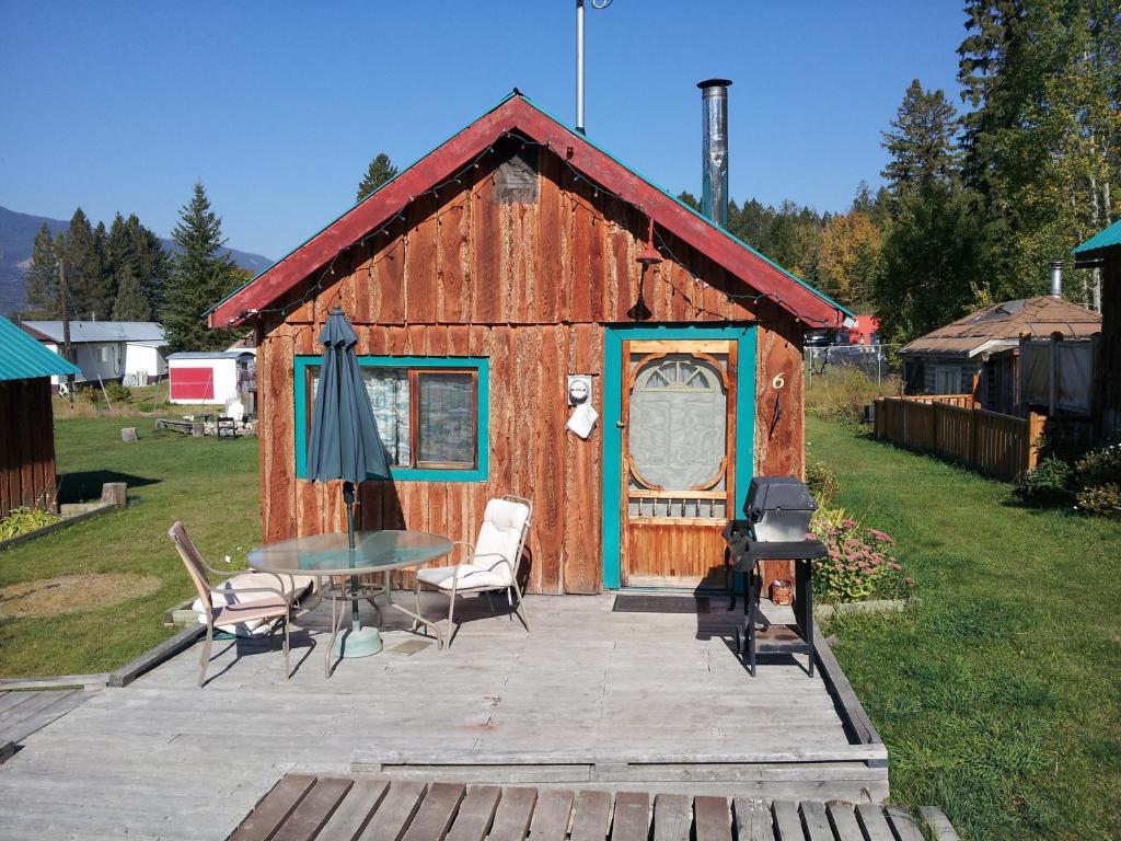 Отель Steamboat Mountain Chalets Spillimacheen Экстерьер фото