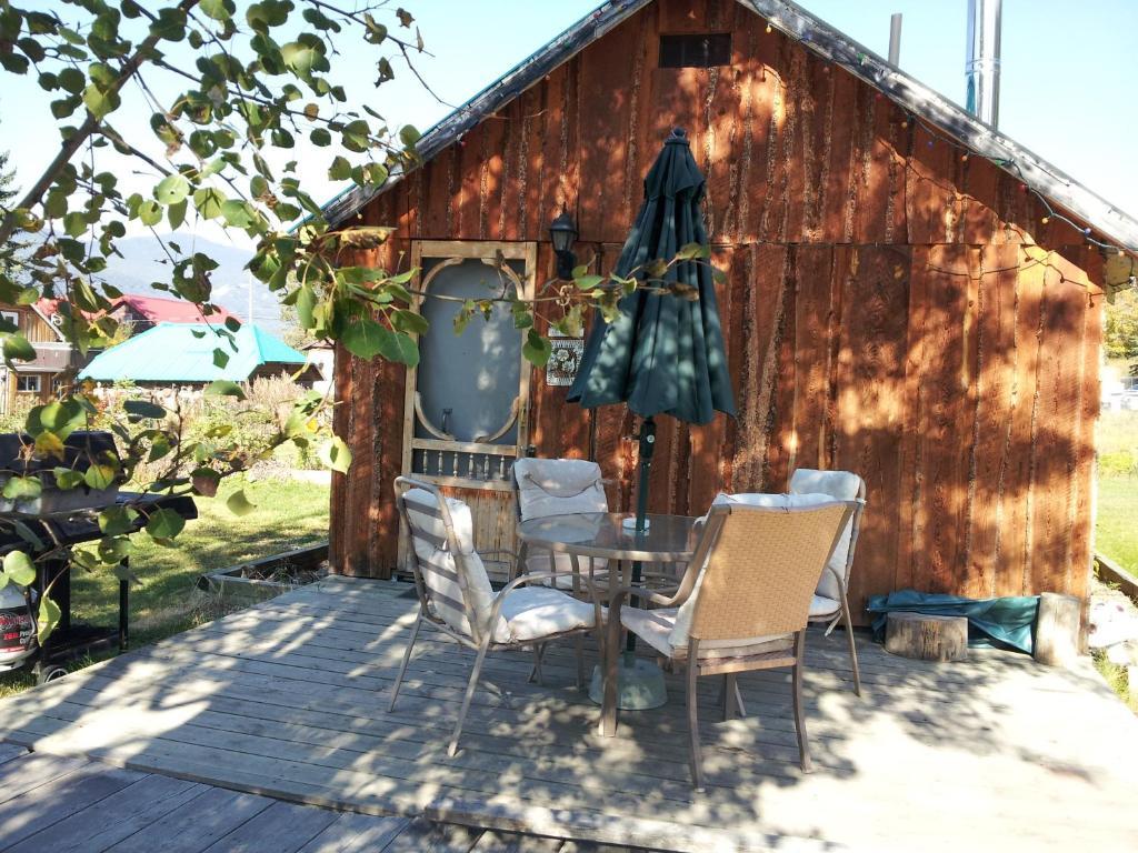 Отель Steamboat Mountain Chalets Spillimacheen Экстерьер фото