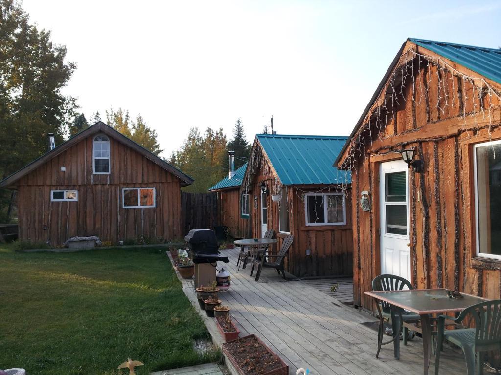Отель Steamboat Mountain Chalets Spillimacheen Экстерьер фото